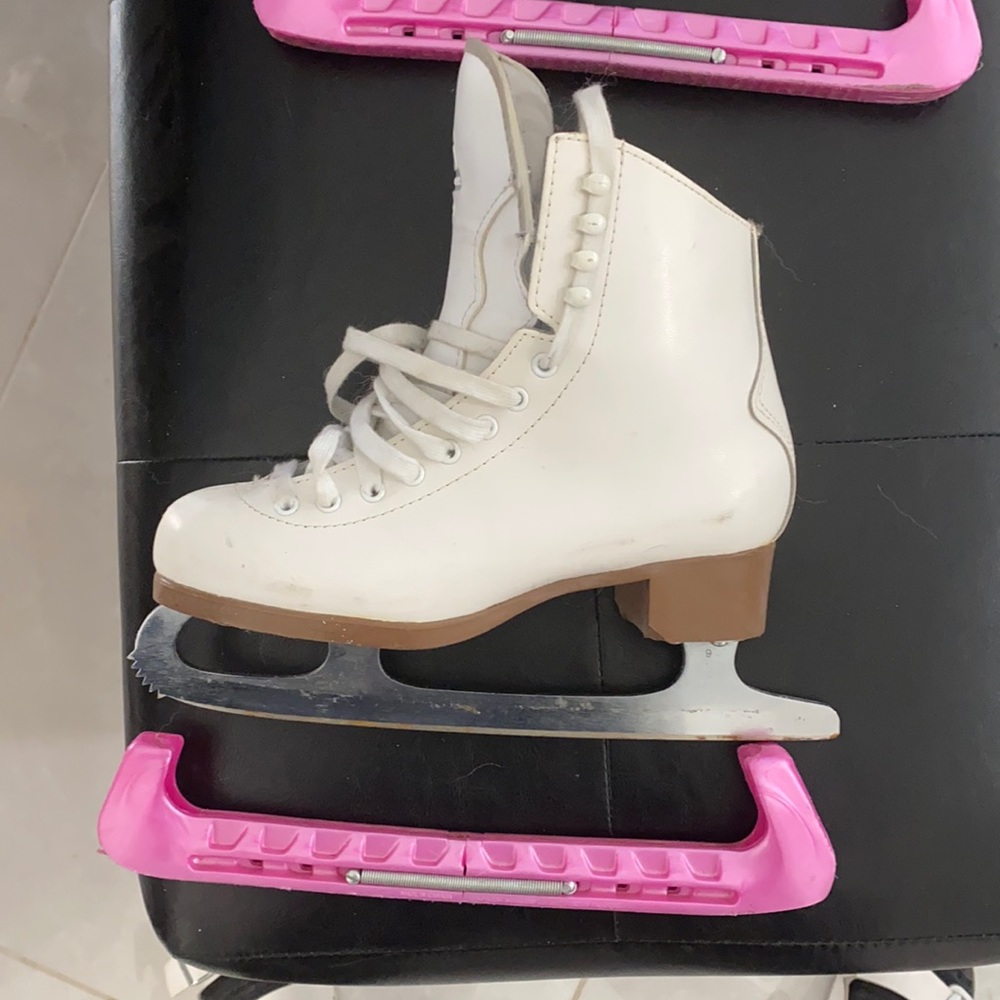 Glacier 520 ice skates